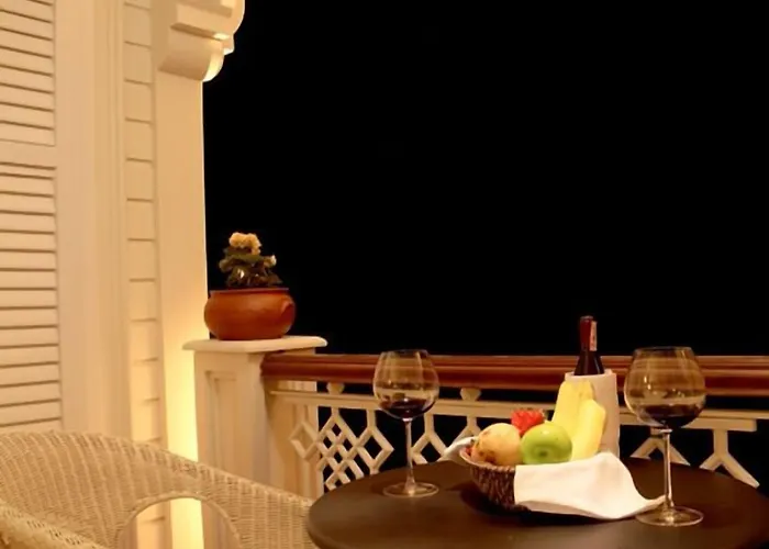 Trilyali Butik 3* Tirilye