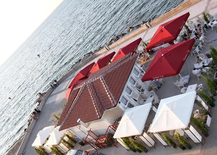 Hotel Trilyali Butik Tirilye